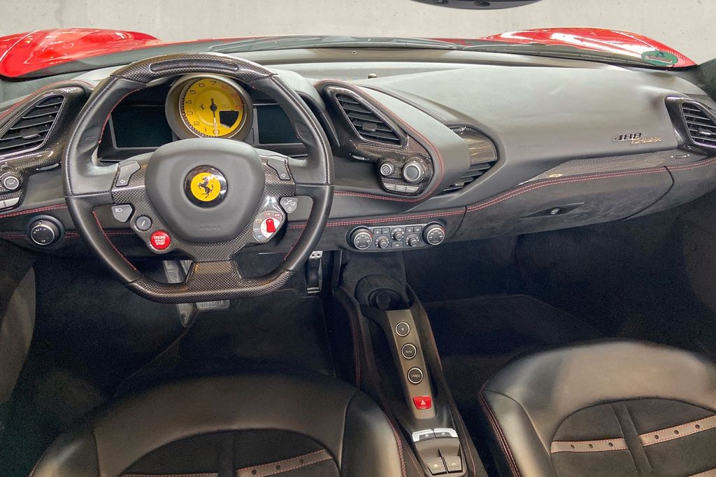 Ferrari 488 SPider | předváděcí auto | skladem | od autorizovaného prodejce | super cena | top stav | max výbava | online nákup | online prodej | autoibuy.com